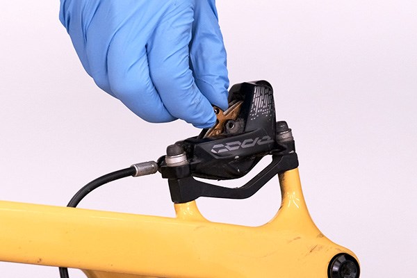 removing brakes pads from sram code brake calliper